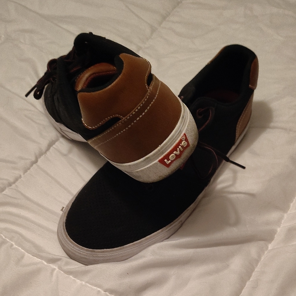 Levi's Men's Black Sneakers with Brown Accents - Picture 3 of 4